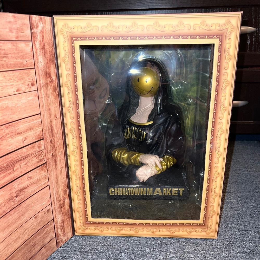 CHINATOWN MARKET x MIGHTY JAXX Smiley Mona Lisa Vinyl Collectible Art Toy NIB